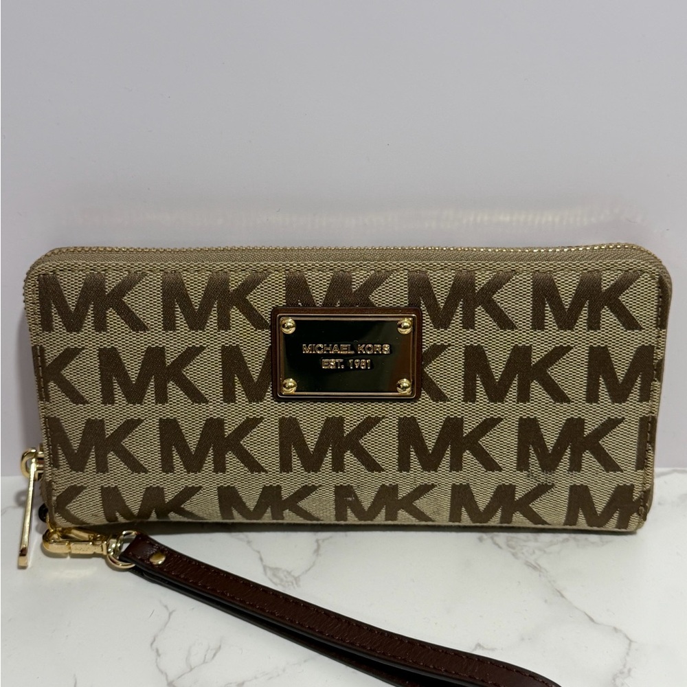 NWOT Michael Kors Beige/Brown MK Logo Zip Wallet - Picture 2 of 11